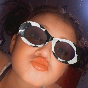 Meet your Posher, Ava